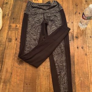 Lululemon Athletica Black and Gray Patterned Leggings